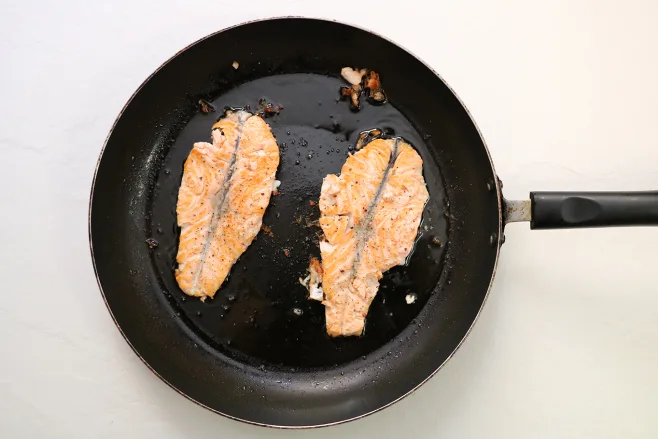 Fry salmon