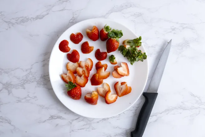 Trim strawberries
