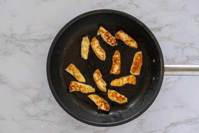 Fry halloumi