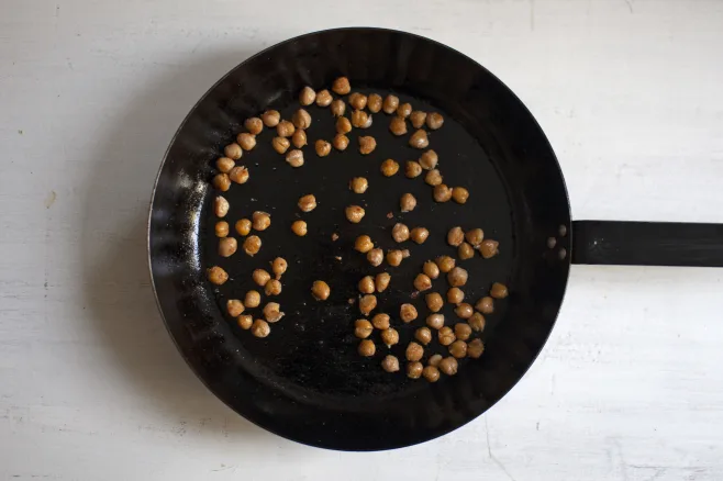 Fry chickpeas