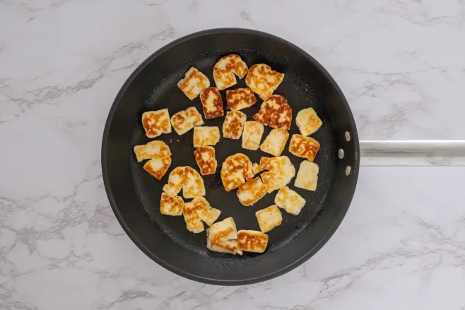 Fry halloumi
