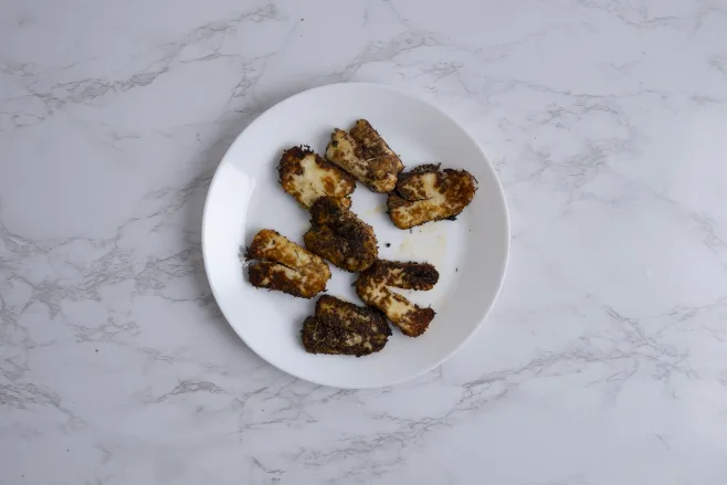 Fry halloumi