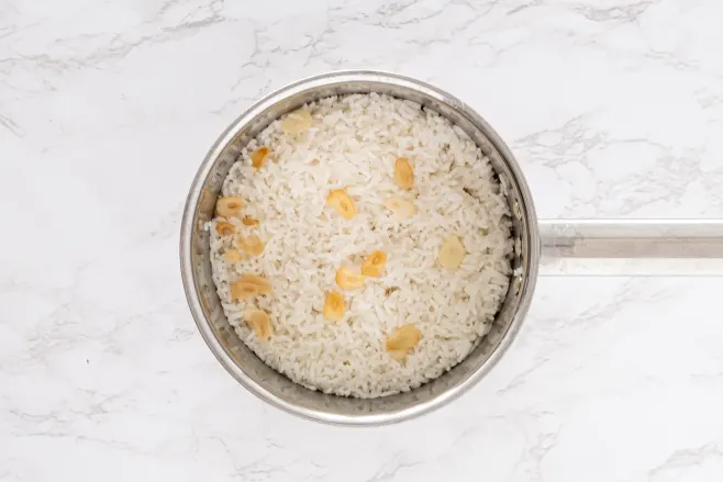 Make garlic rice
