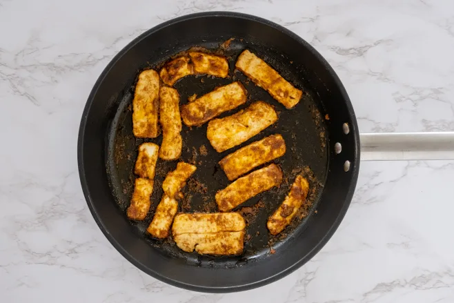 Fry halloumi