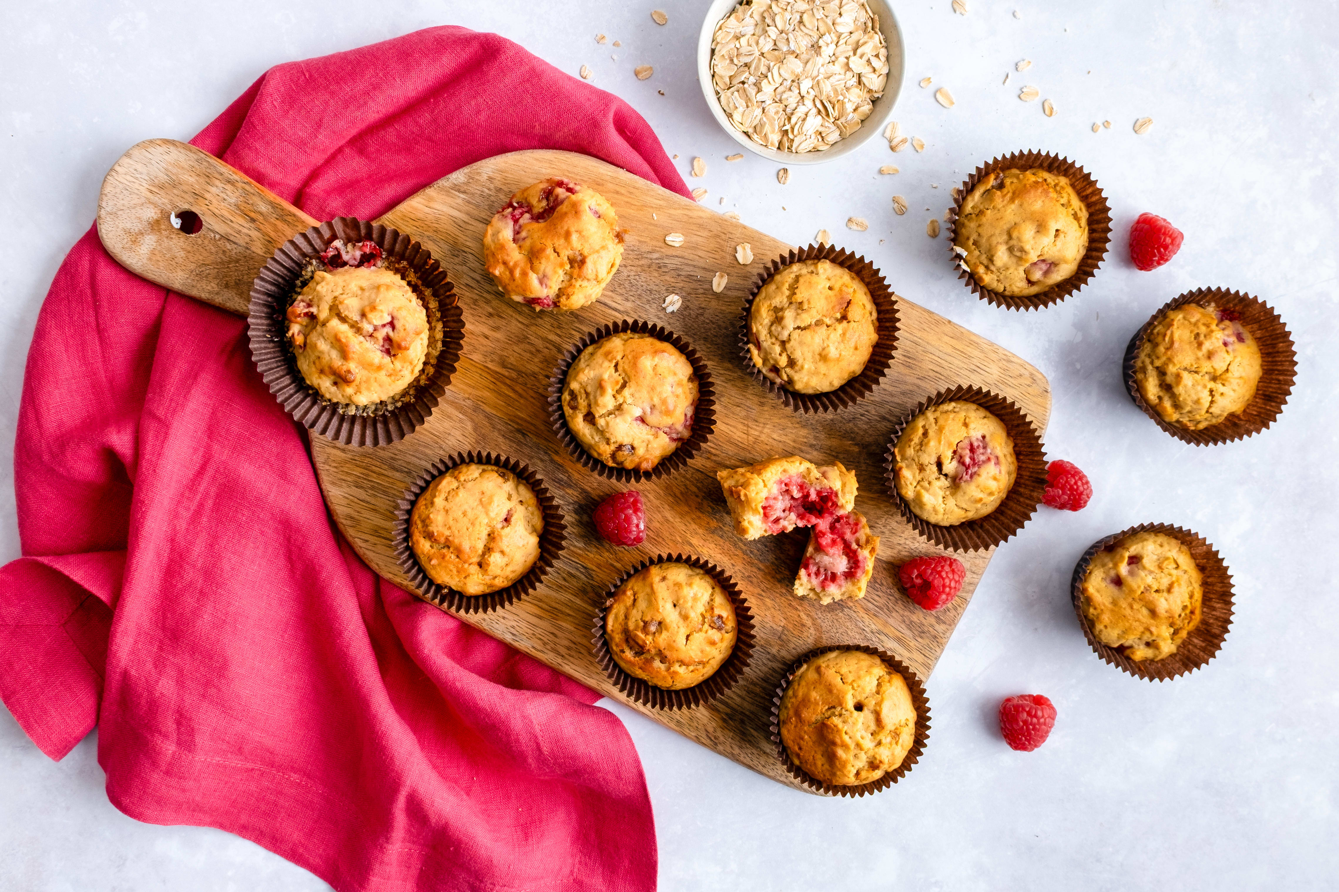 12 Raspberry and Oat Mini Muffins | Hello Chef!