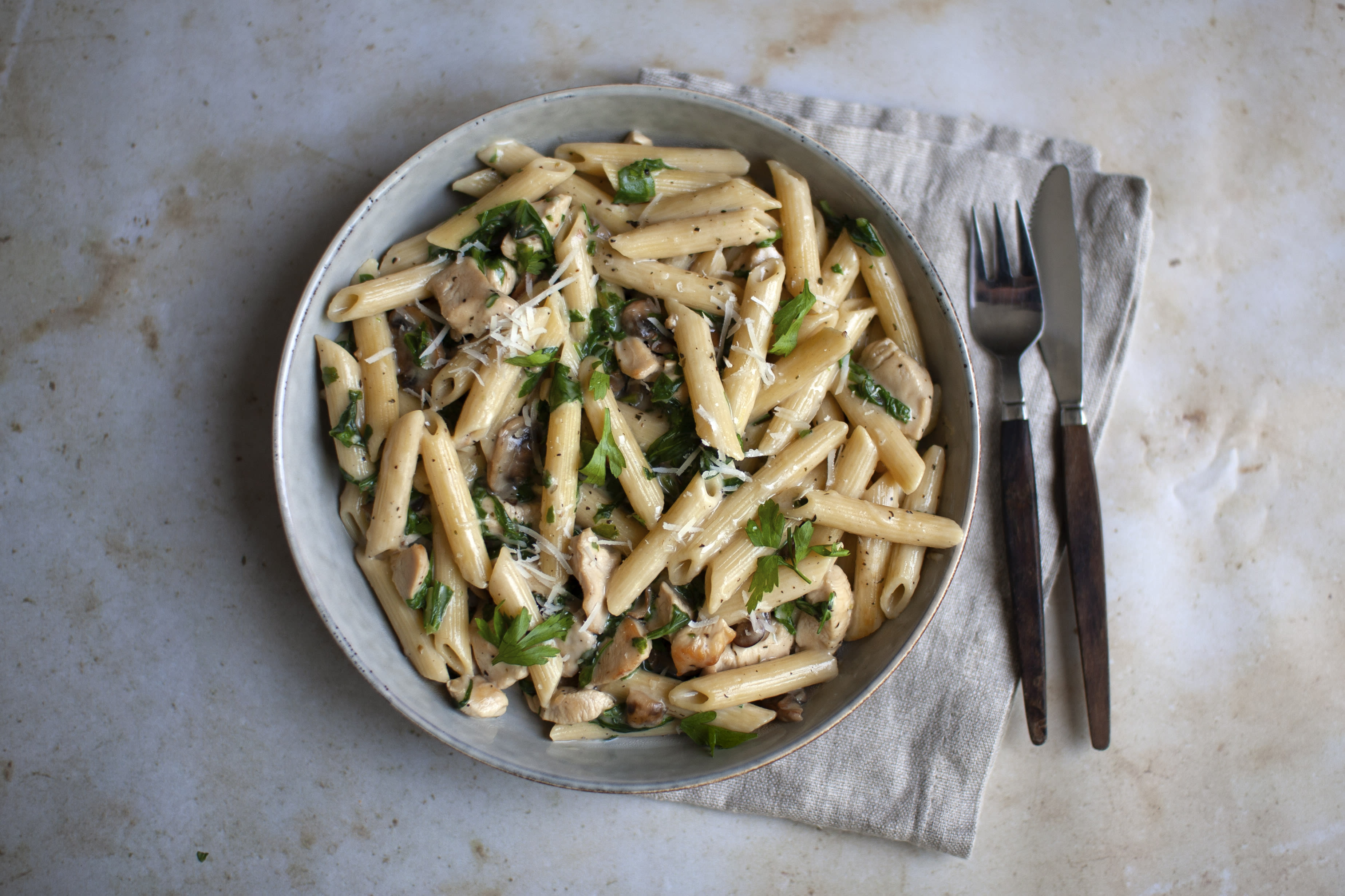 Creamy Chicken Mushroom and Spinach Pasta | Hello Chef!