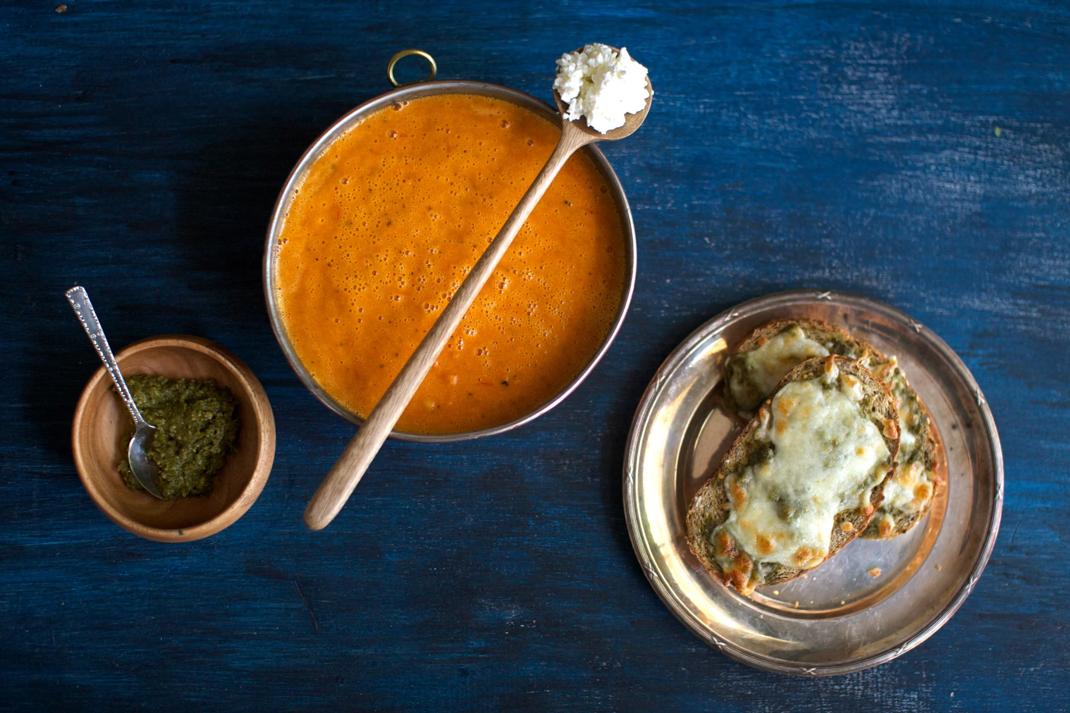Hearty Tomato Soup with Cottage Cheese and Crispy Pesto Slices