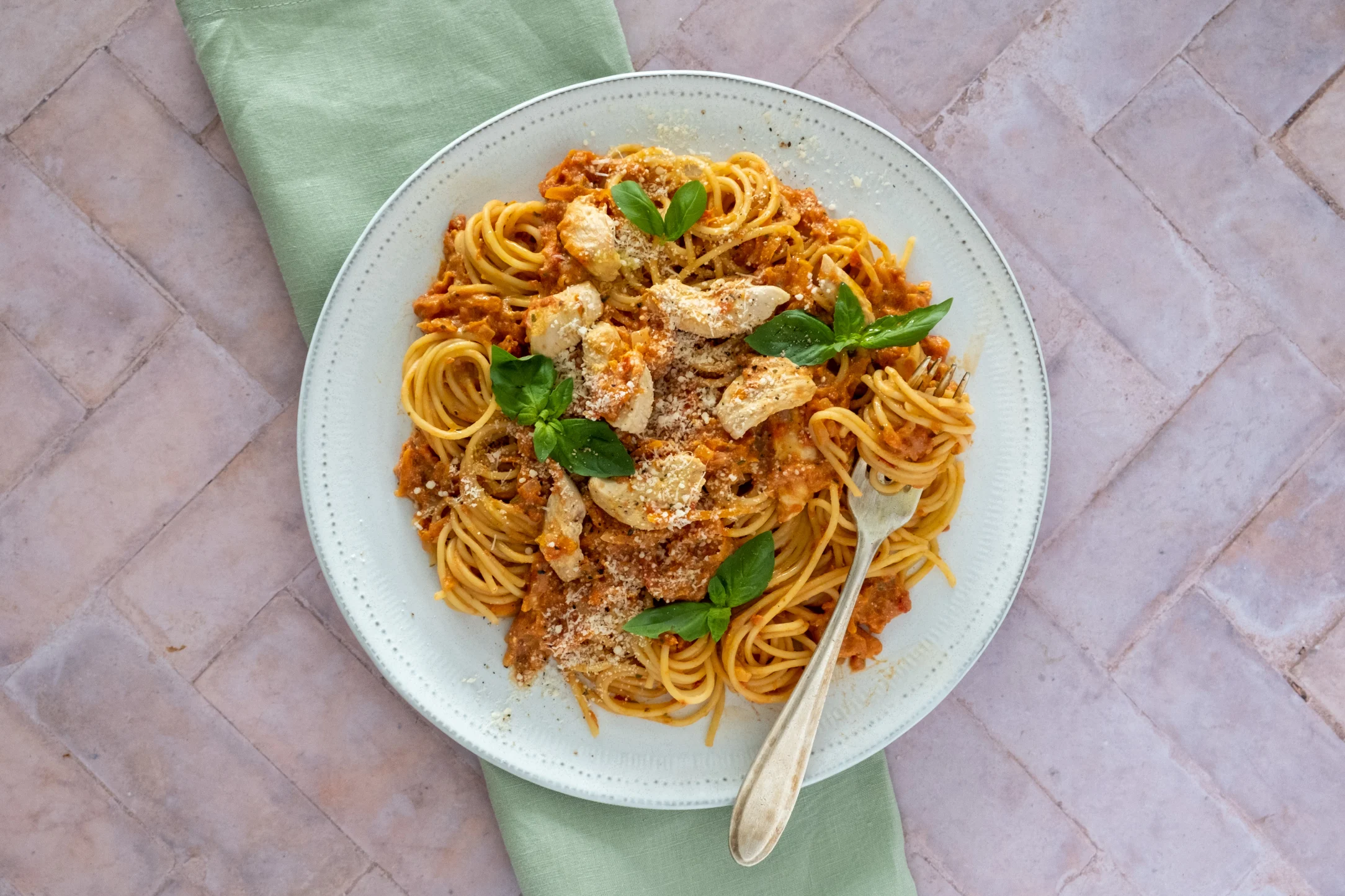 Easy Chicken Spaghetti in Creamy Tomato Sauce