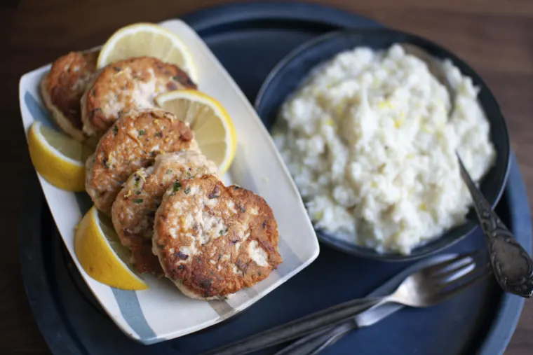 Cauliflower and salmon cakes