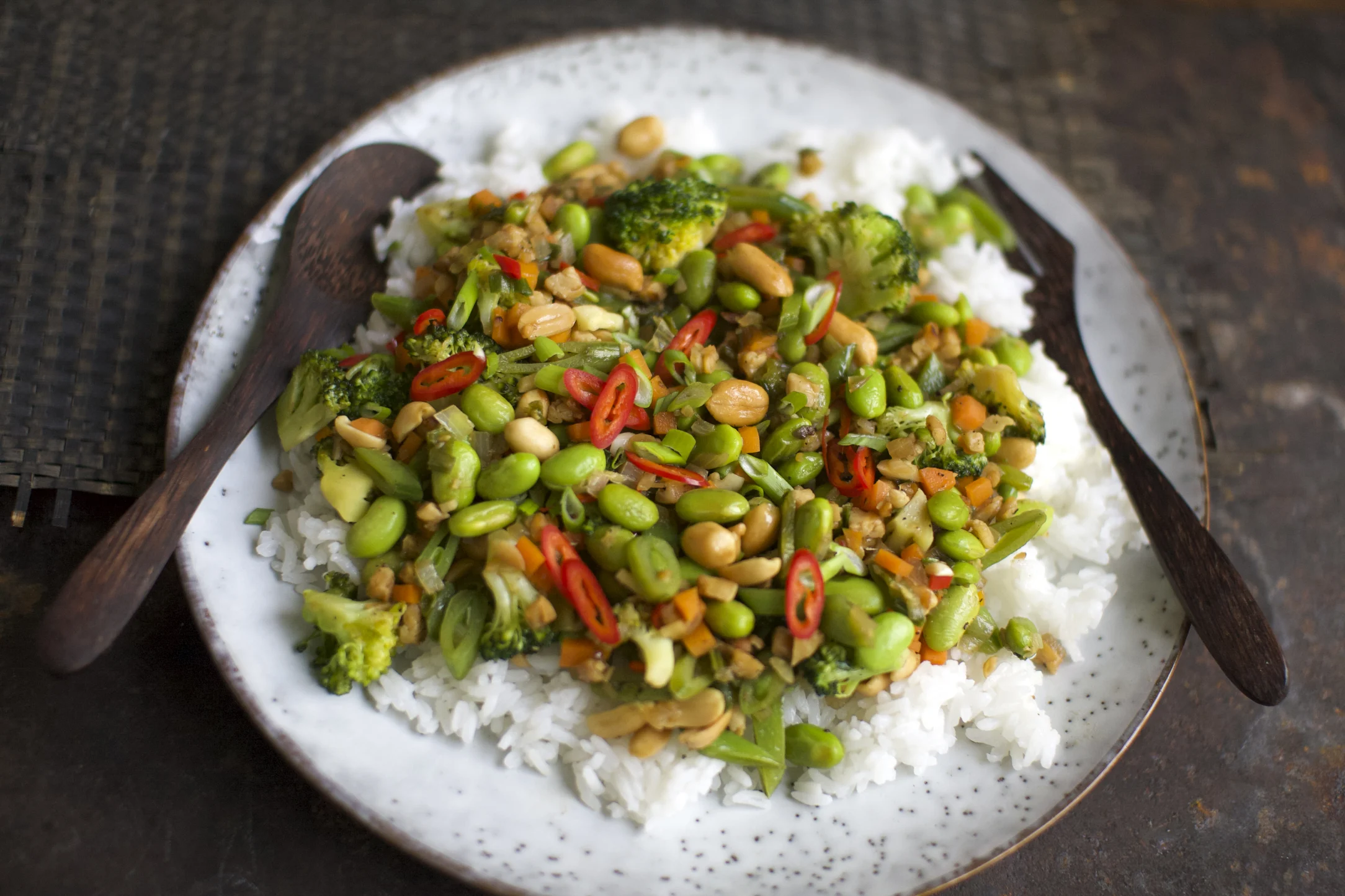 Spicy and Crispy Tempeh and Veggie Stir-Fry with Jasmine Rice