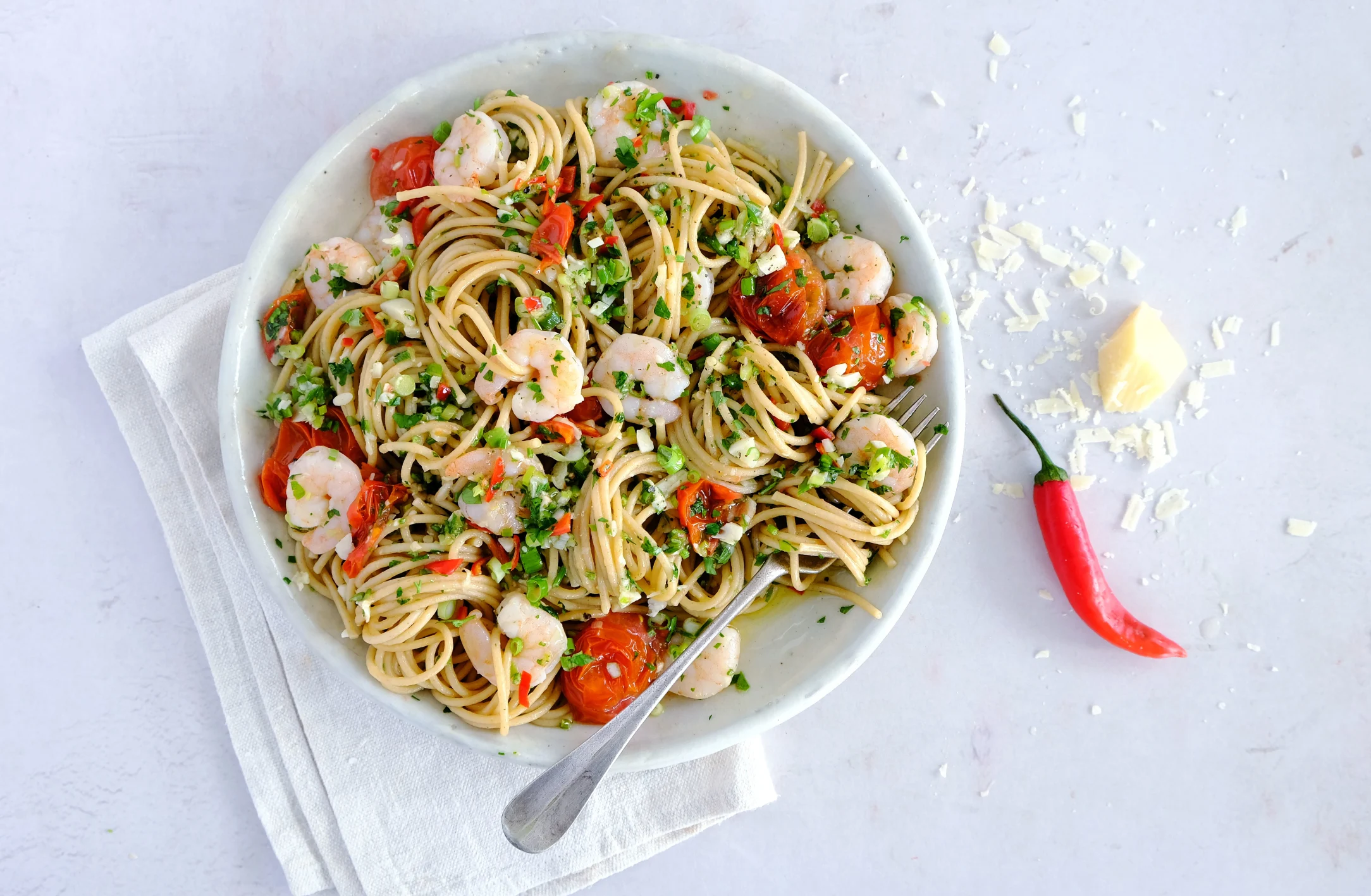 Simple Wholewheat Spaghetti with Prawns and Tomatoes