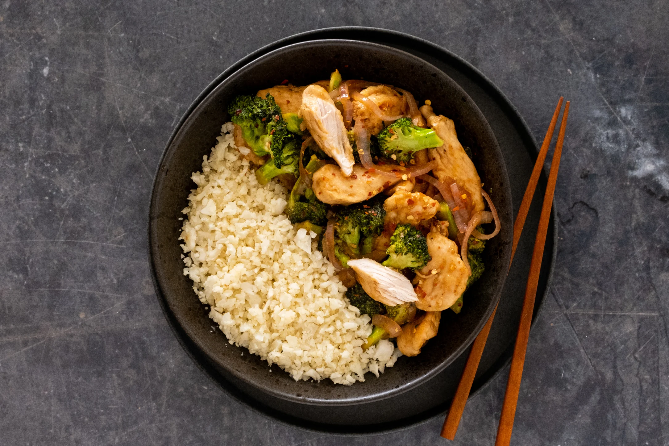 General Tso Chicken Stir-fry with Cauliflower Rice
