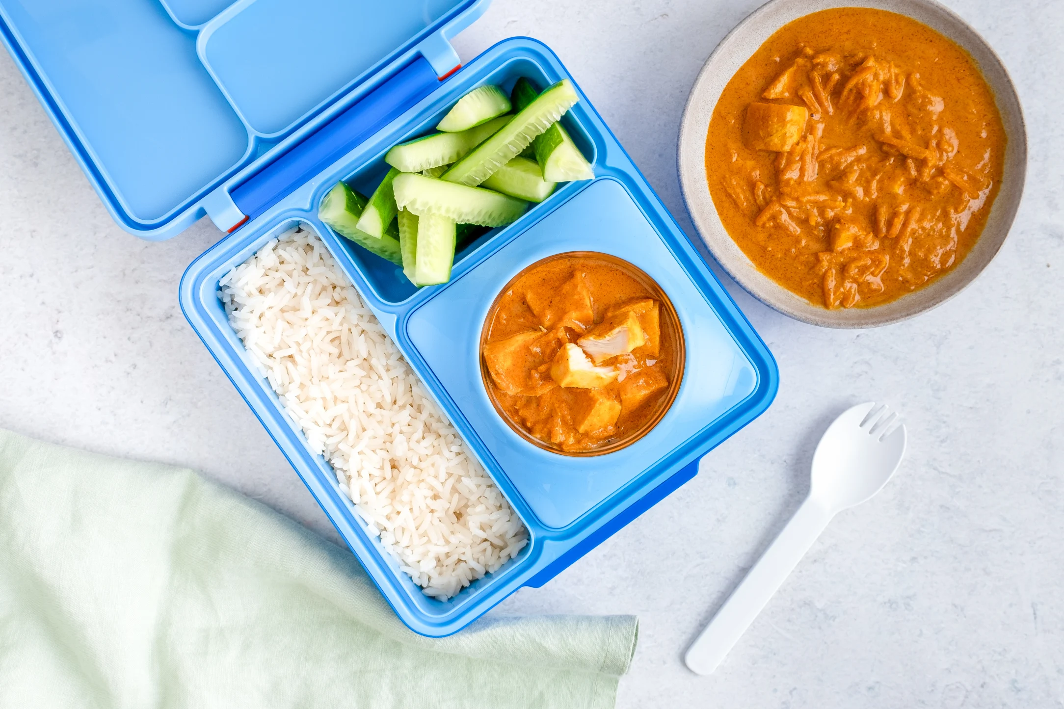 Mild Chicken Curry with Pre-cooked Rice and Cucumber