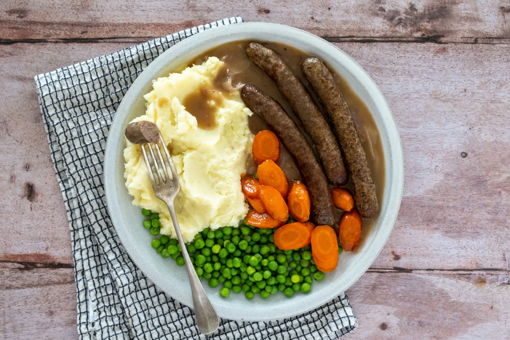 Bangers and Mash, Beef Sausages with Creamy Potatoes and Onion Gravy