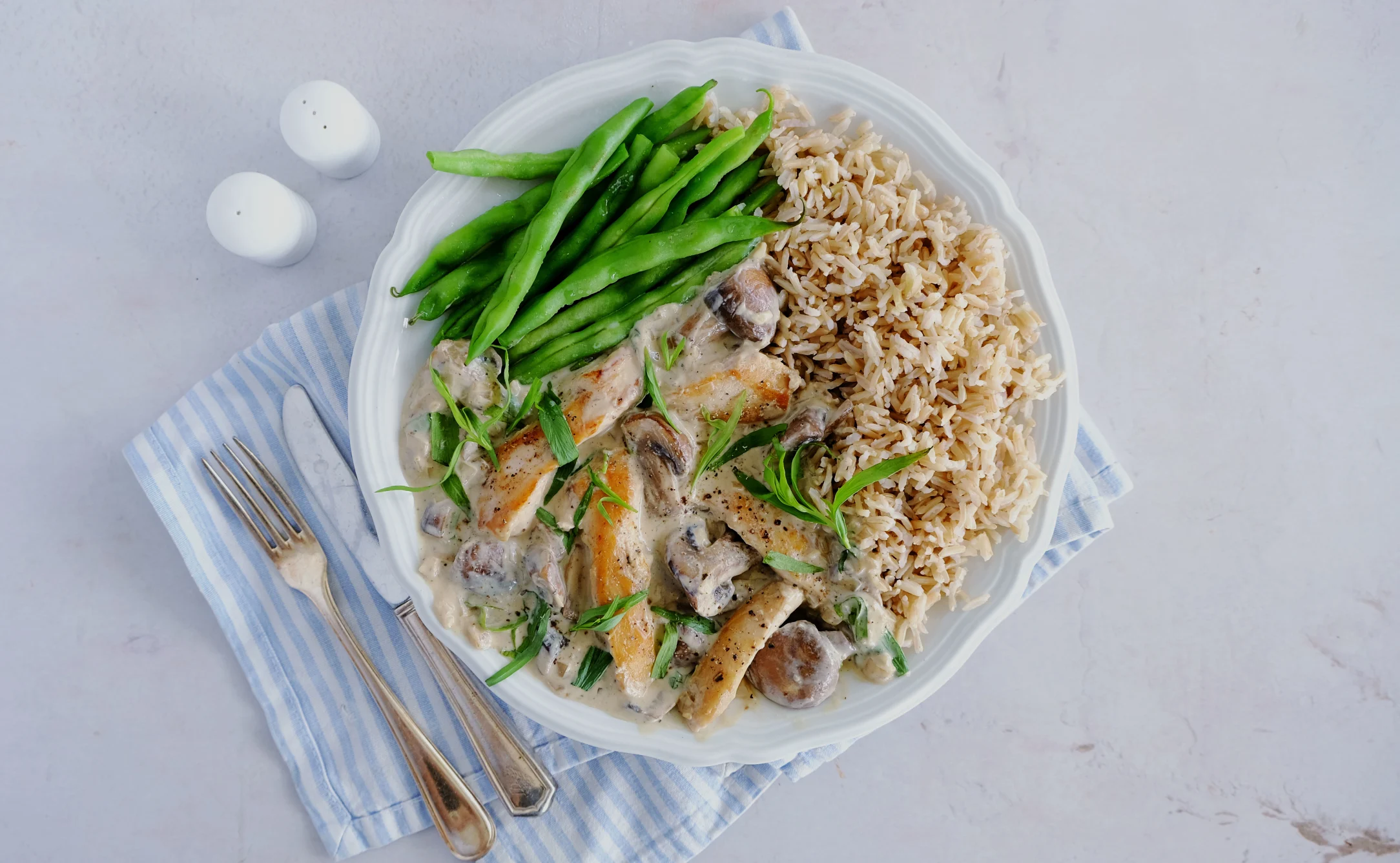 Tarragon Chicken with Green Beans and Brown Rice