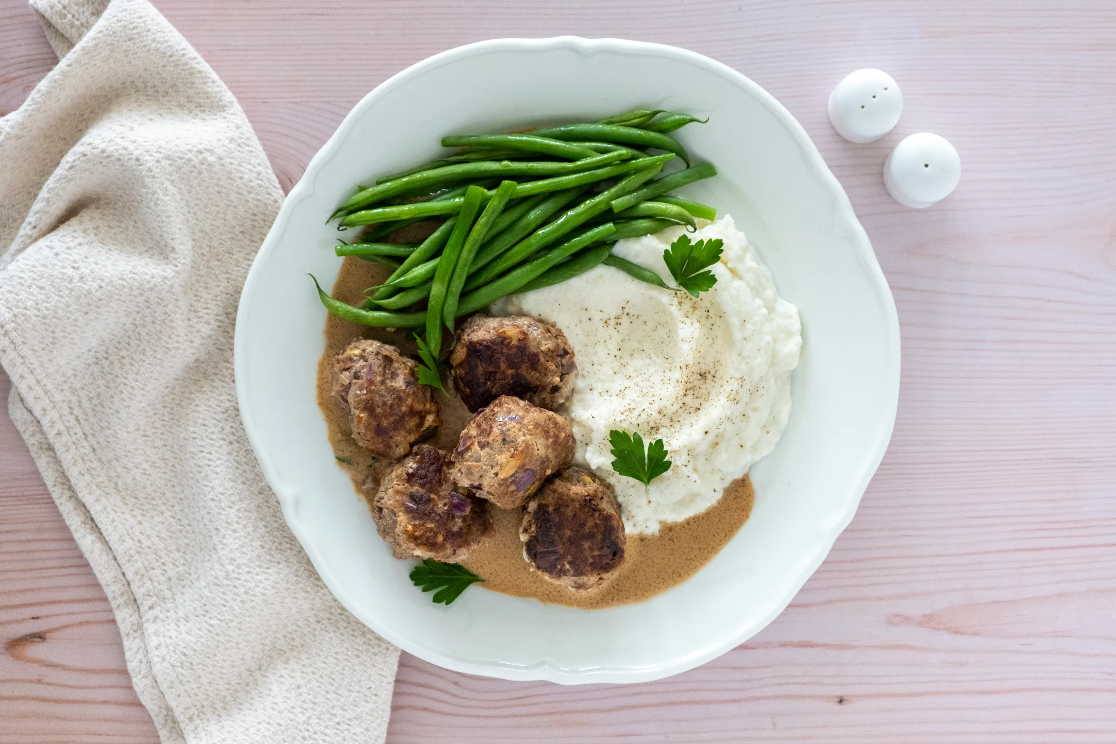 Beef Meatballs and Cauli Mash with Gravy and Green Beans