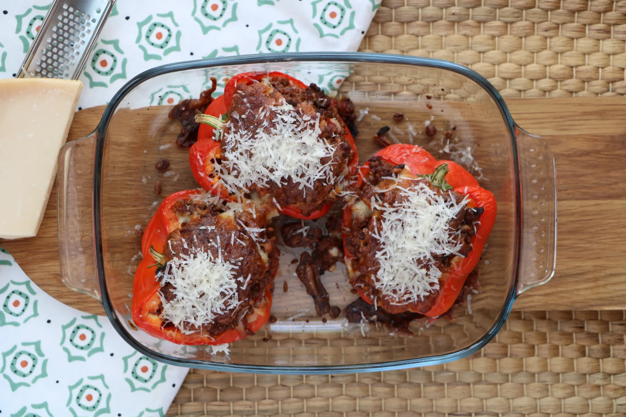 Stuffed Bell Peppers with Beef and Mozzarella