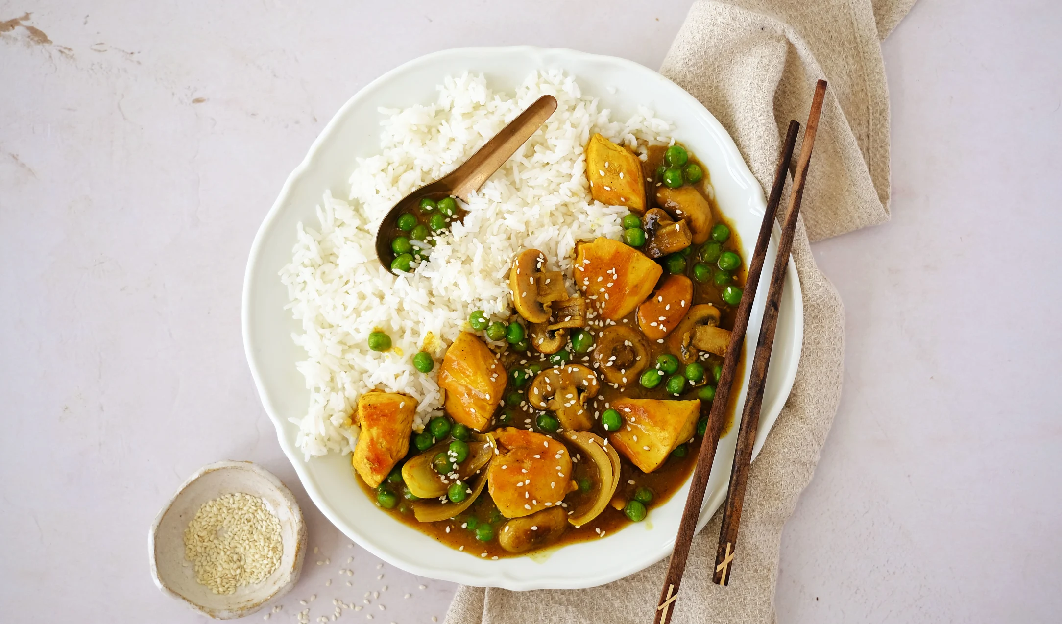 Mild Chinese-Style Chicken Curry with Rice and Mushrooms