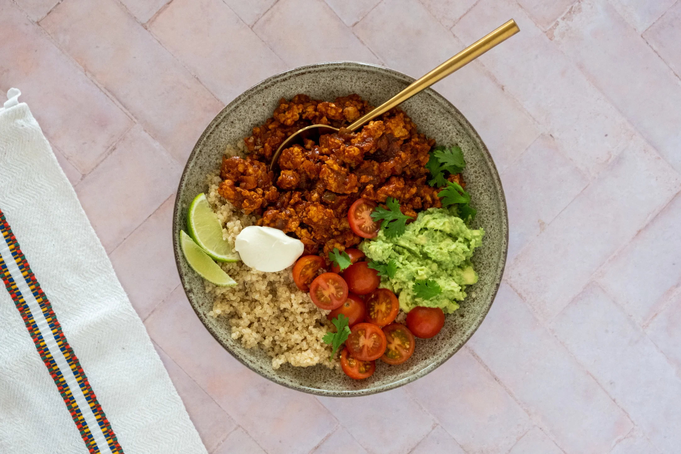 Chipotle Chicken Bowl with Quinoa and Guacamole