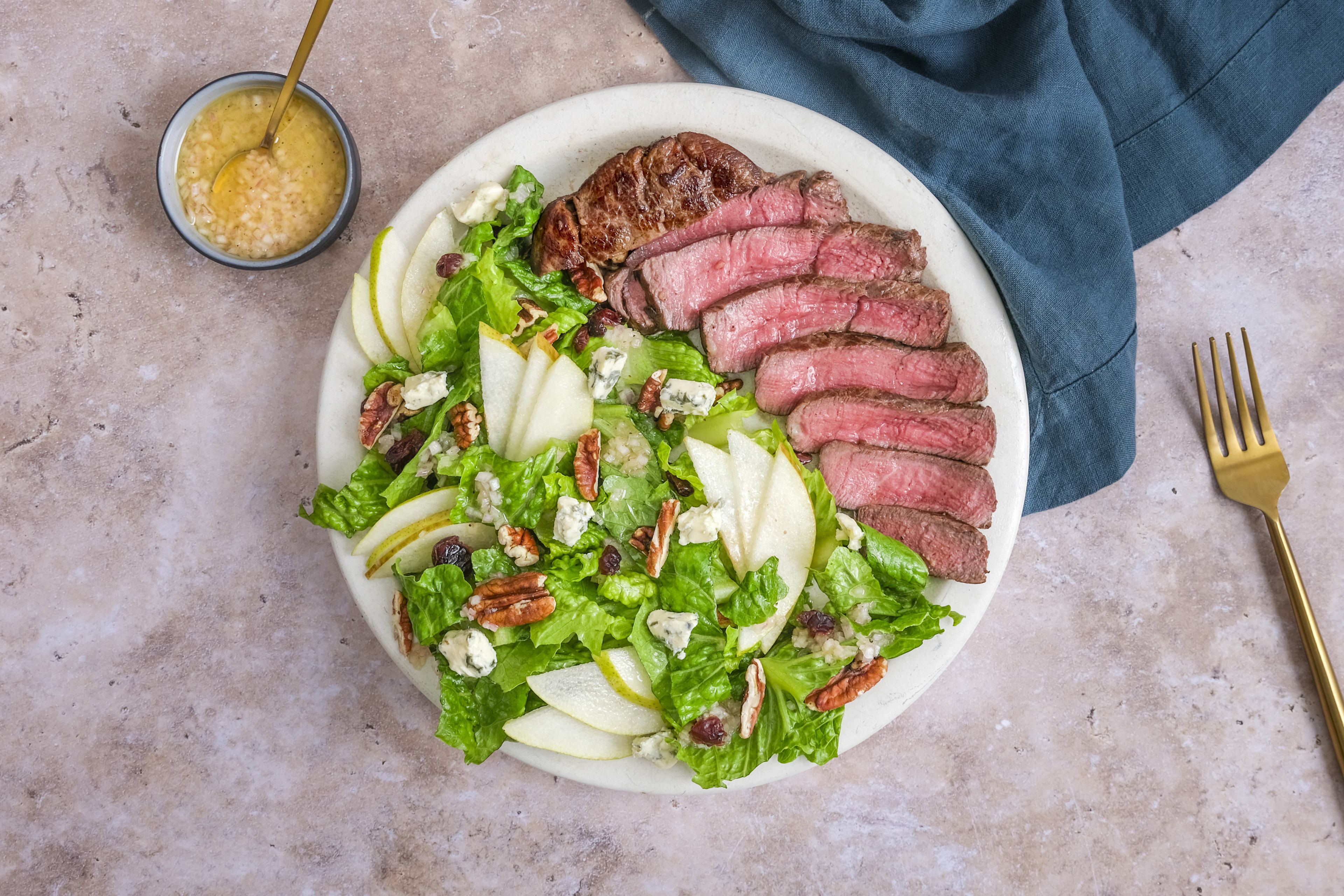 Tenderloin Steak with Pear, Pecan & Blue Cheese Salad