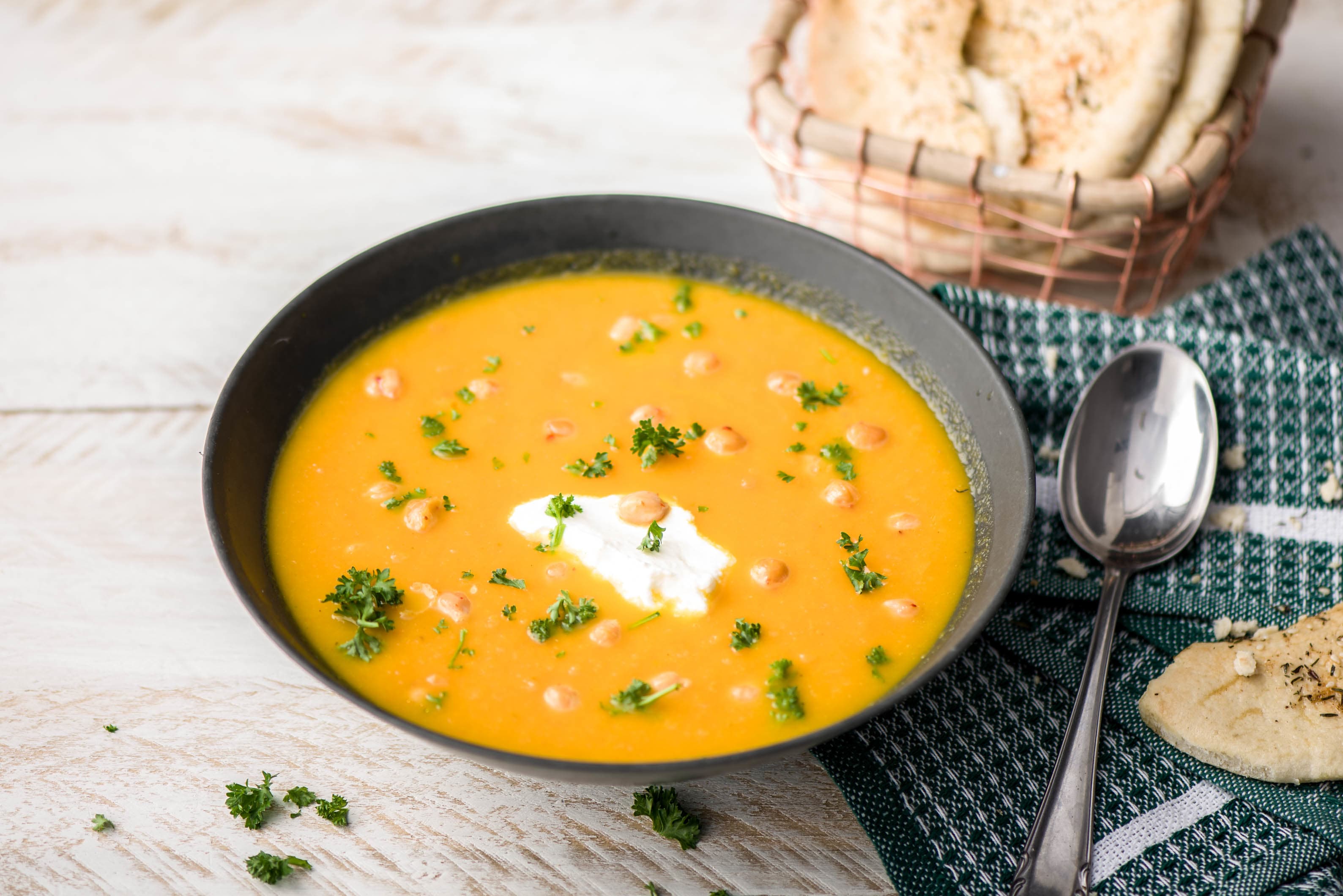 Marokkanische Karottensuppe mit gerösteten Kichererbsen, Rezept ...