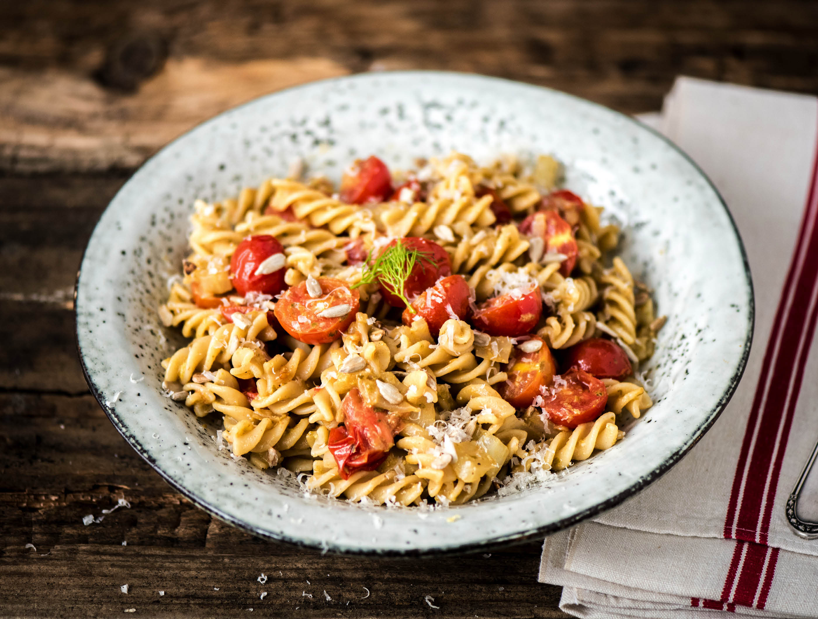 Pasta pesto met venkel, cherrytomaten en grana padano Recept HelloFresh
