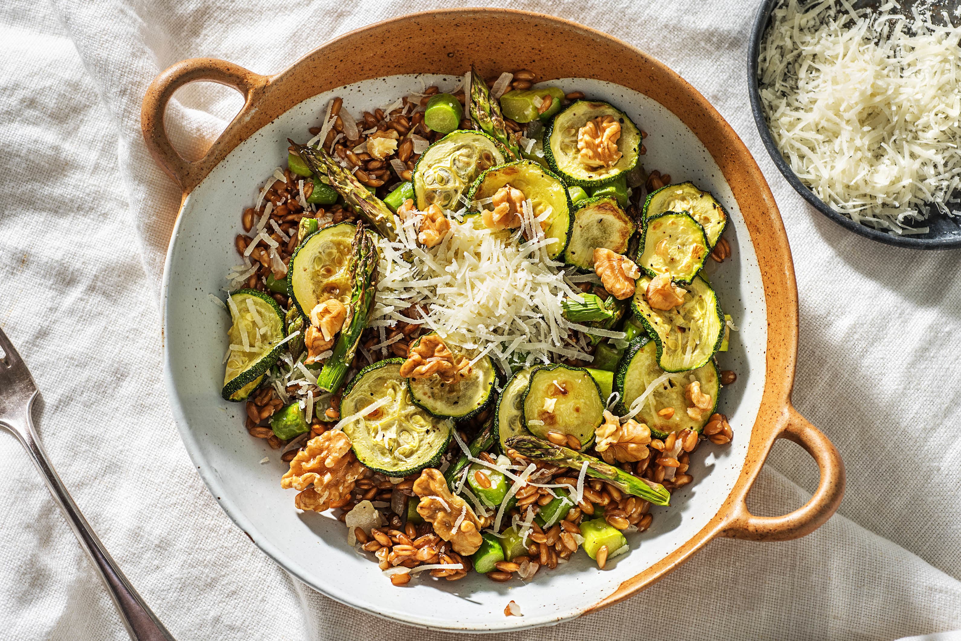 Greens-Farro-Bowl-calorie smart-HelloFresh