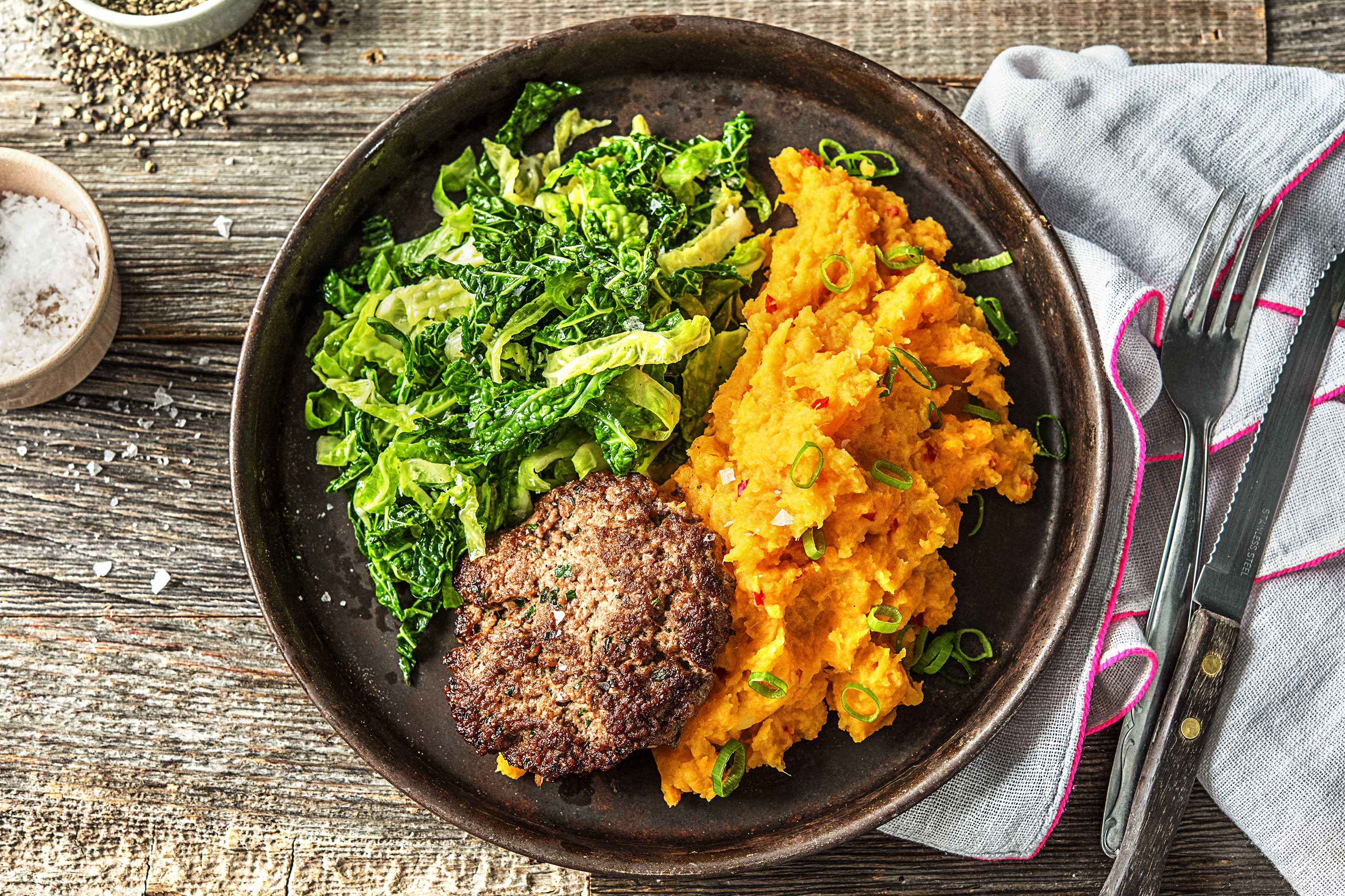 Steak haché et purée de patates douces piquante Recette | HelloFresh