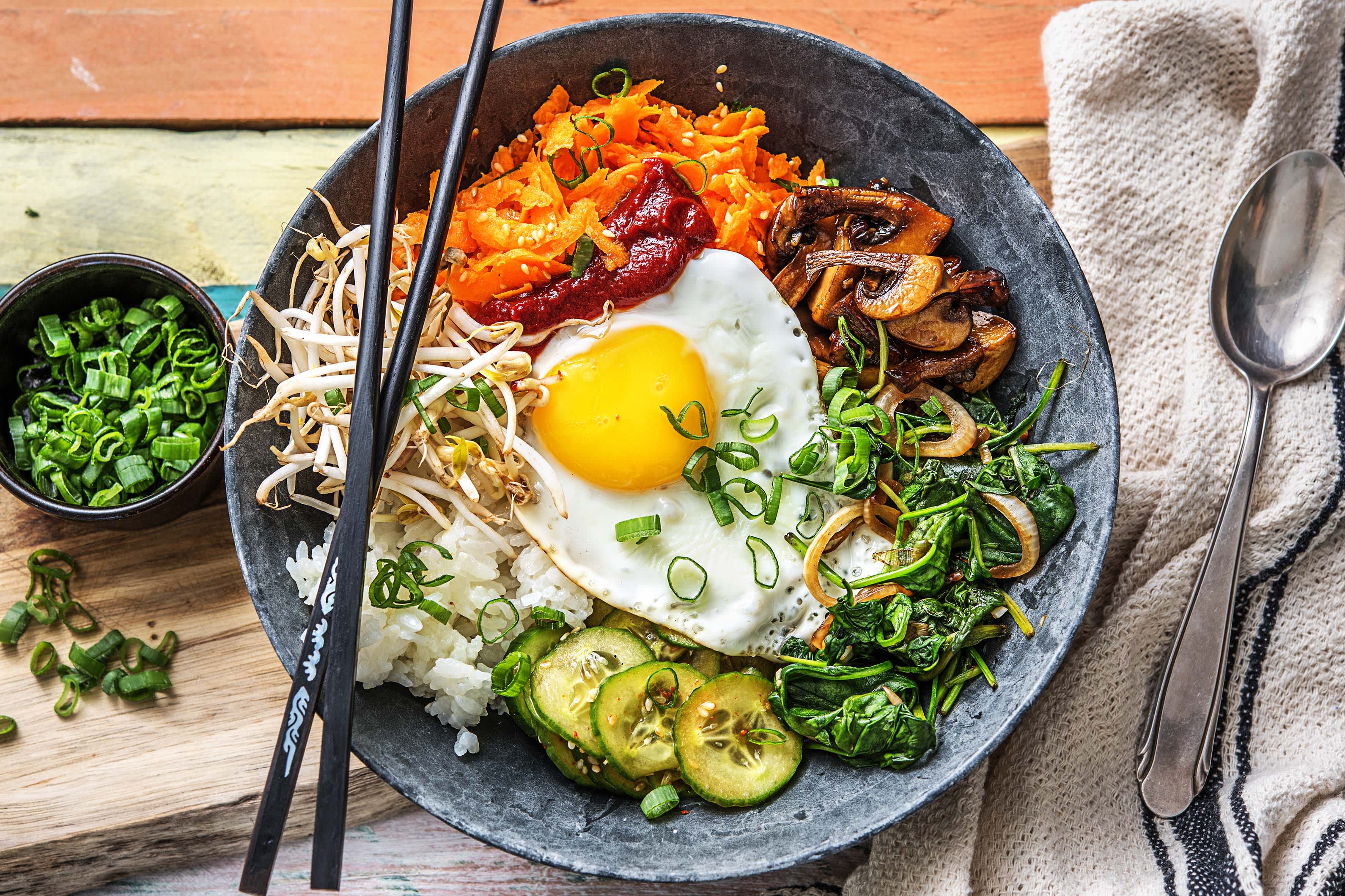 Hello Bibimbap! Koreanische Gemüsebowl Rezept | HelloFresh