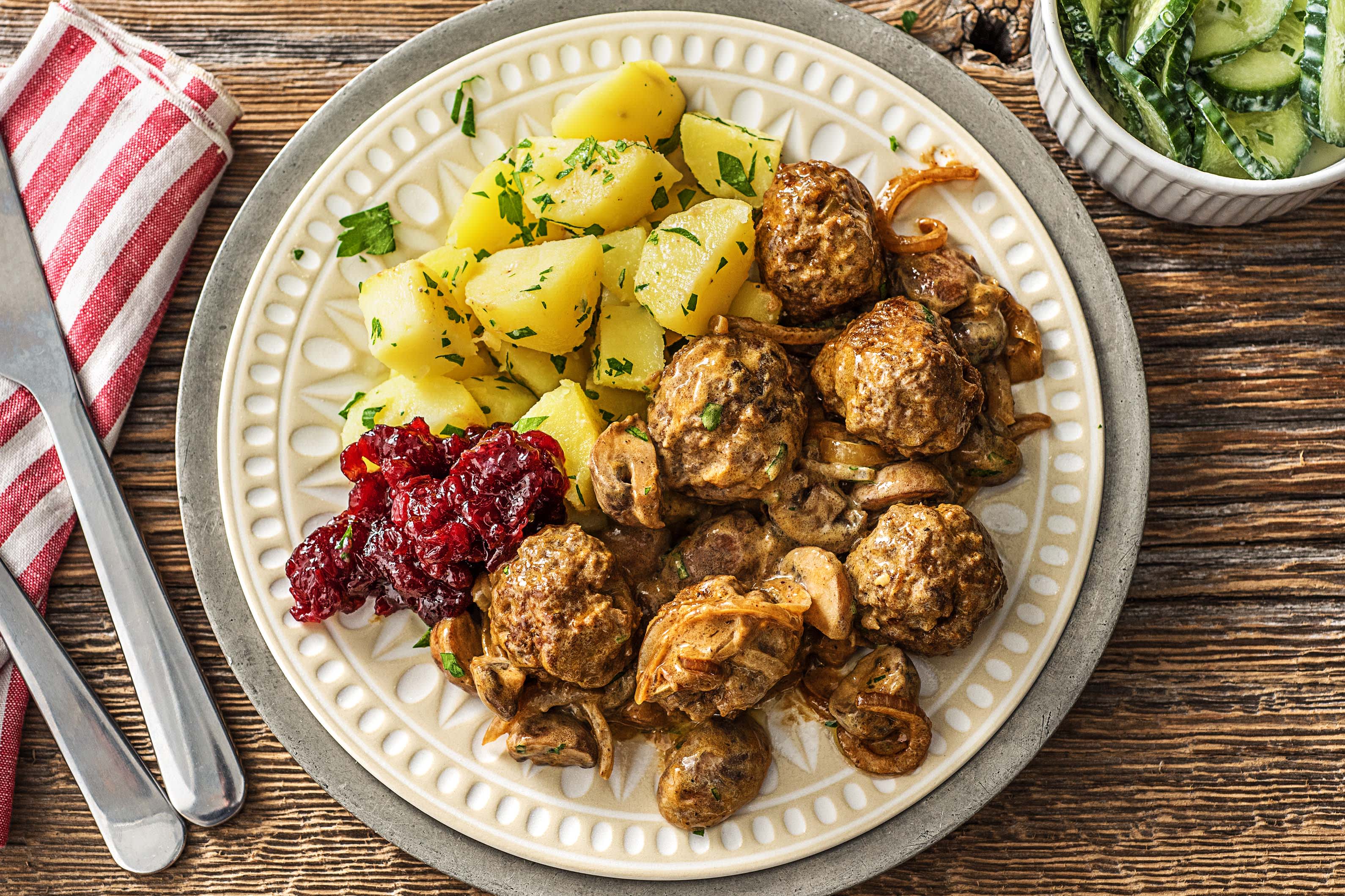 Köttbullar! Schwedische Hackbällchen Rezept | HelloFresh