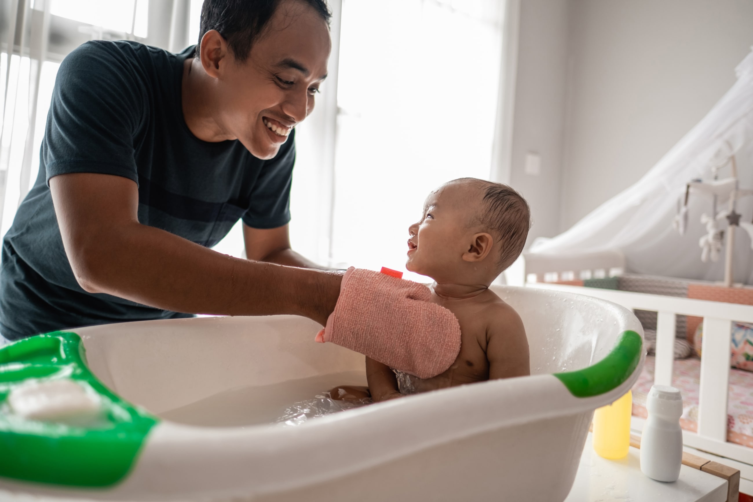 Making Bath Time with Baby Easier - YUMI Organic Baby Food