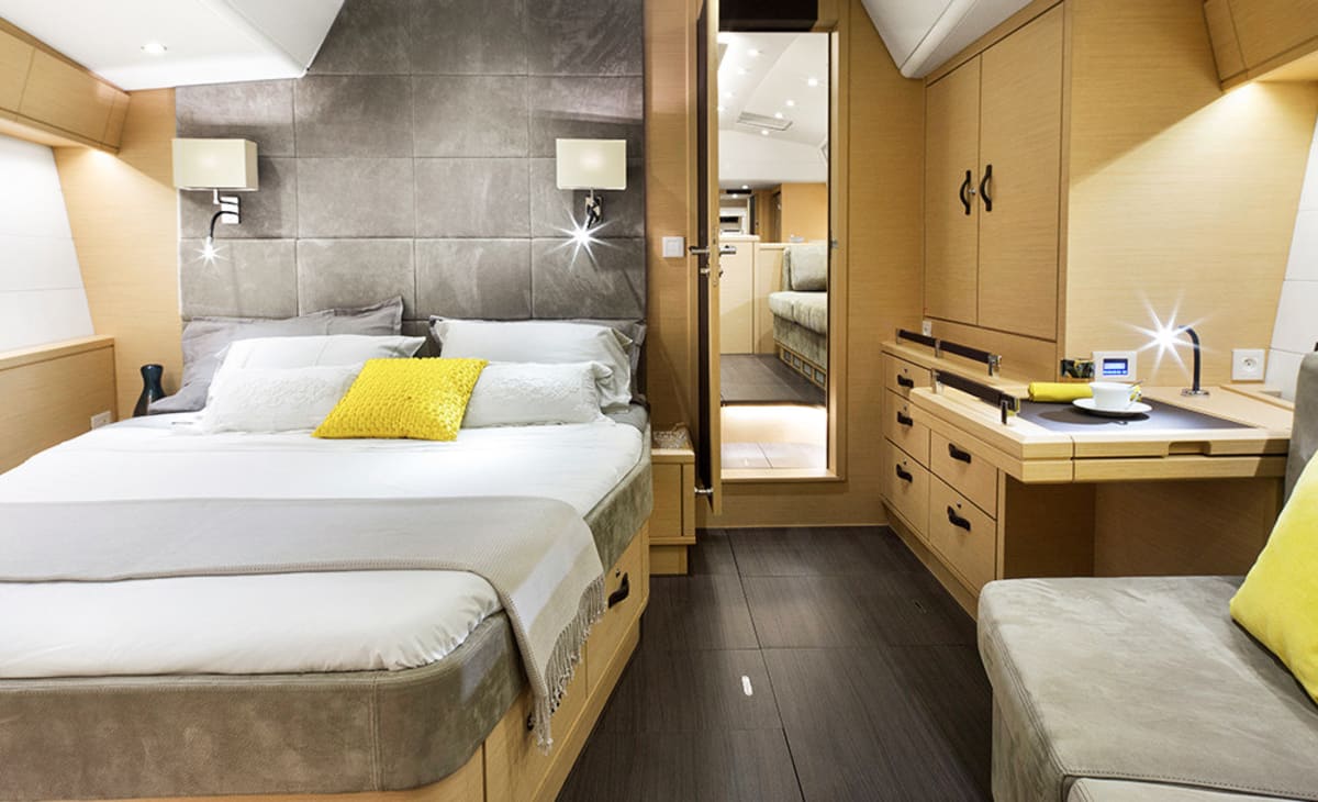 Cabin Jeanneau 64