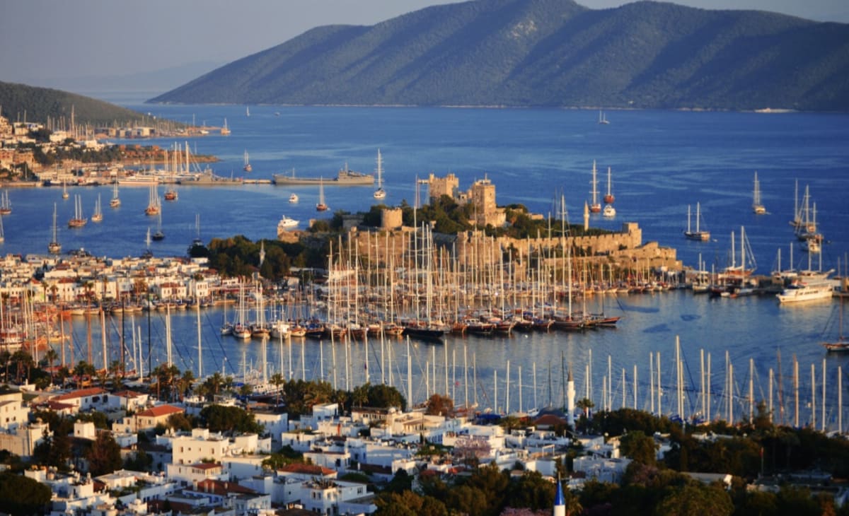 Bodrum Town Bareboat Holidays | Helm