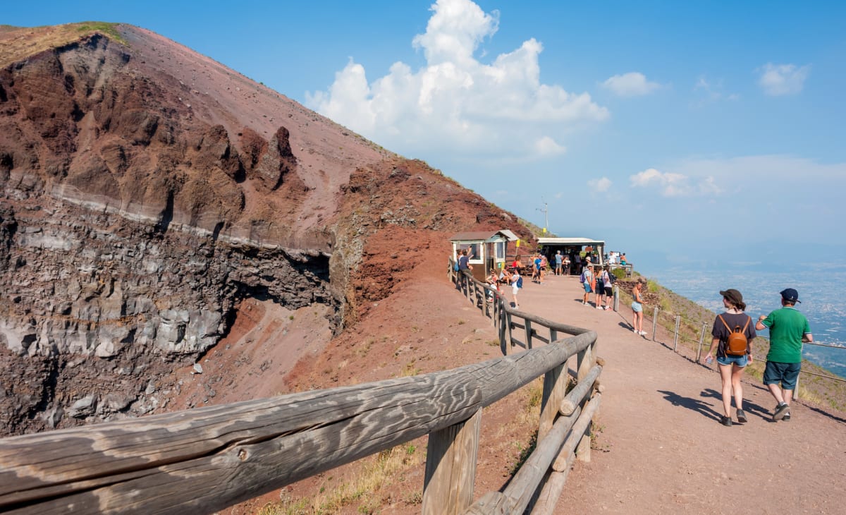 Mount vesuvius with tourists