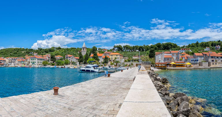 Prvic Croatia Yachting | Helm