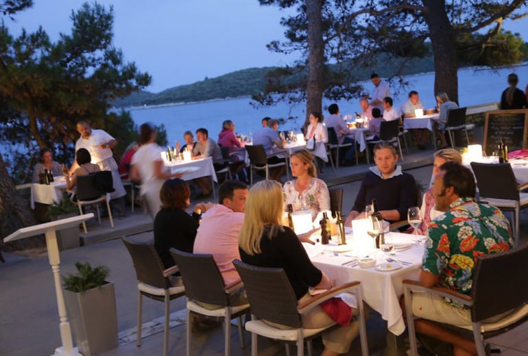 Restaurant Charter Holidays | Helm