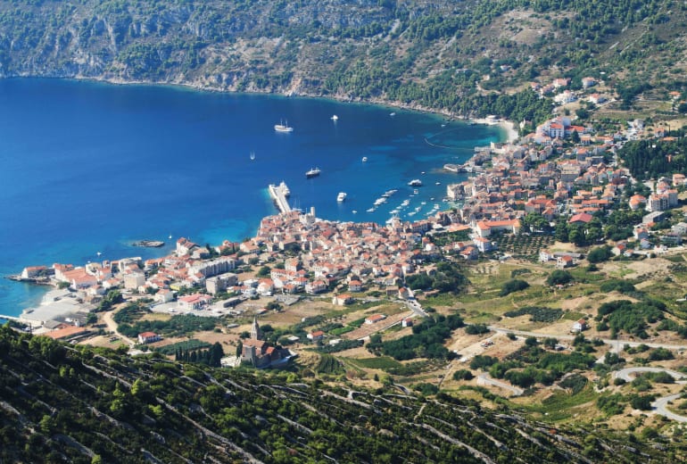 Vis Harbour Sailing Holidays | Helm