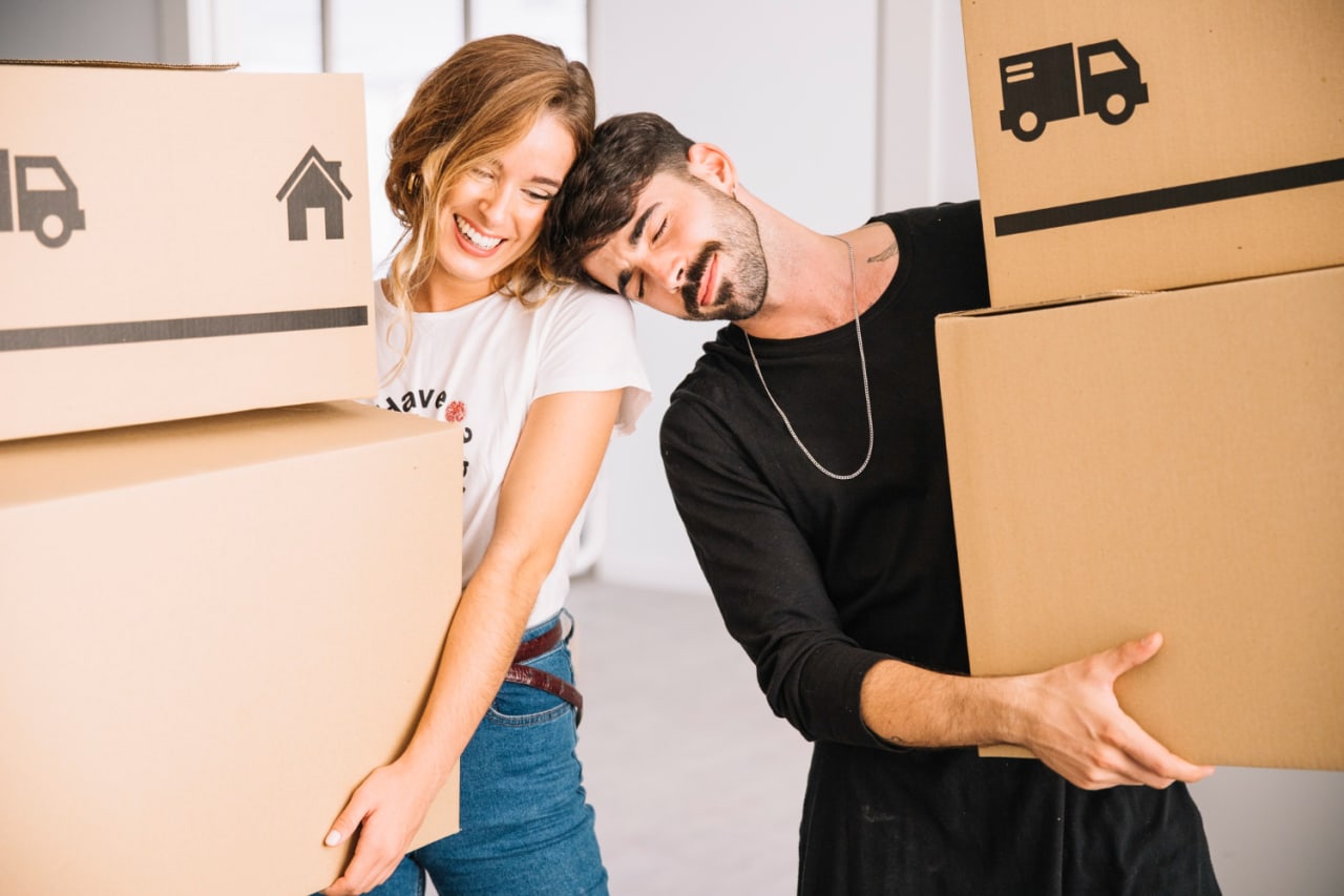 Pareja joven compra casa