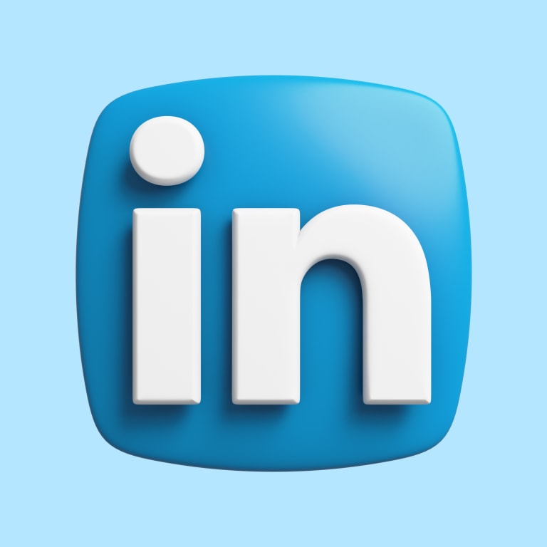 Logotipo de LinkedIn con fondo azul y texto "in" blanco sobre un cuadrado azul redondeado.
