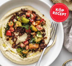 Hummus med knaperstekt lammfärs, hackade tomater & mynta