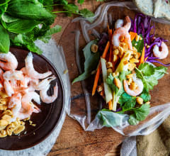 Vietnamesiska vårrullar med krispiga grönsaker, räkor & ingefärsdressing