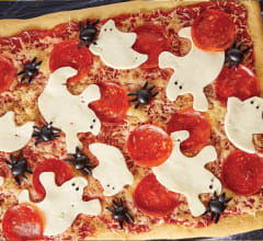 Pepperonipizza med läskiga ostspöken
