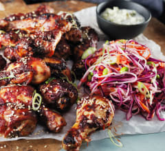 Sticky chicken med rawsallad & bluecheesedipp