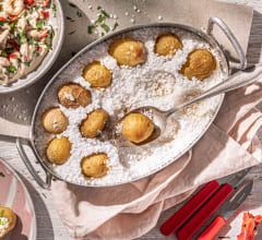 Små saltbakade potatisar med citronsmakande räkröra