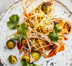 Rostad potatis och brysselkål med kimchi och färskost