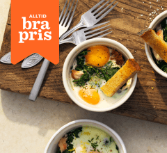 Bakat ägg med rökt lax, pepparrotskräm och spenat