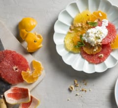 Citrussallad med vaniljkeso och myntasocker