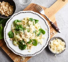 Krämig risoni med broccoli, parmesan och hasselnötter