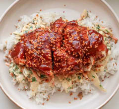 Frasig Chicken Katsu med krämig kålsallad