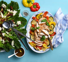 Bakad kyckling med mozzarella och soltorkad tomatsallad